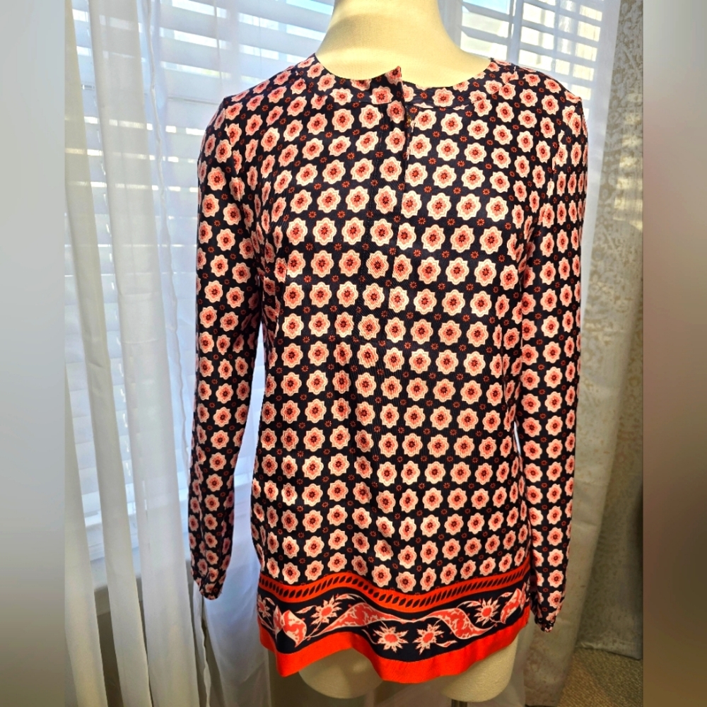 Anne Klein Floral Patterned blouse, Size Medium, Navy & Orange